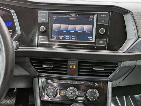 Used 2024 Volkswagen Jetta SE image 19