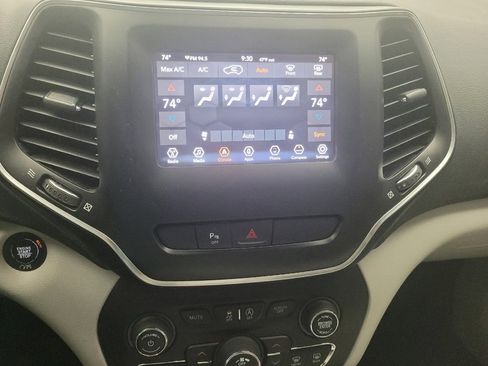 Used 2020 Jeep Cherokee Latitude Plus w/ Comfort/Convenience Group image 25