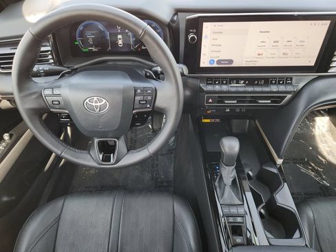 Used 2025 Toyota Camry XSE FWD image 29