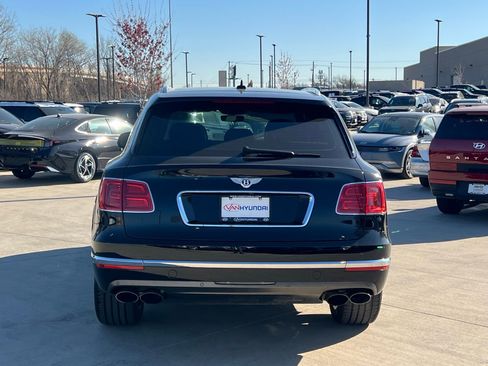 Used 2019 Bentley Bentayga image 11
