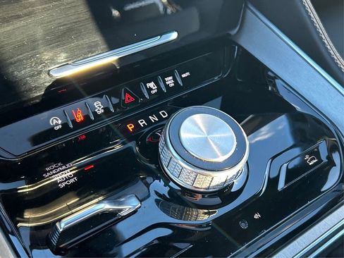 Used 2024 Jeep Wagoneer Series II image 40