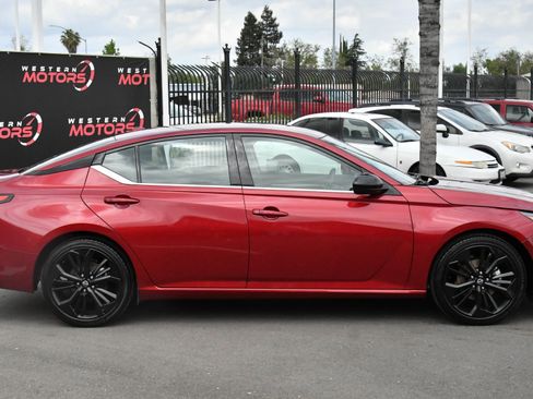 Used 2023 Nissan Altima 2.5 SR image 9