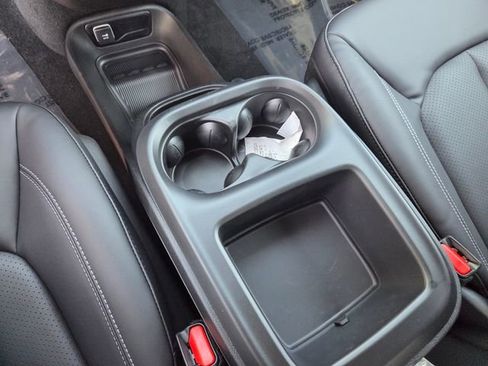 New 2026 Chrysler Pacifica Select image 24