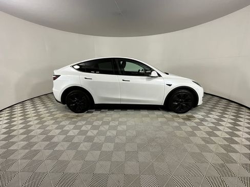 Used 2024 Tesla Model Y Long Range AWD/4WD image 5