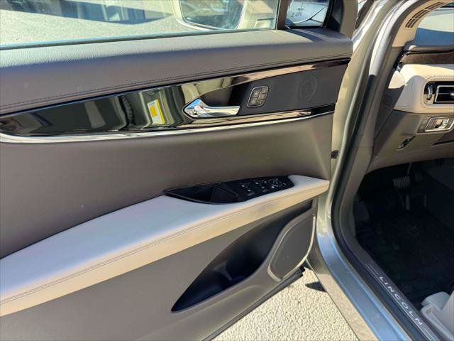 Certified 2023 Lincoln Nautilus Reserve AWD/4WD image 17
