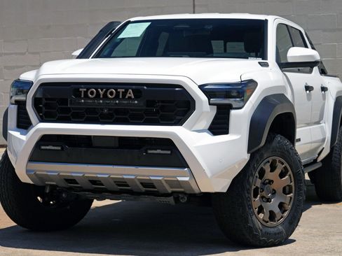 Used 2024 Toyota Tacoma 4x4 Double Cab Hybrid image 3