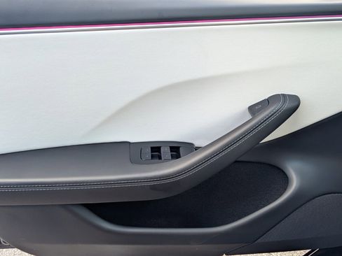 Used 2025 Tesla Model 3 image 34