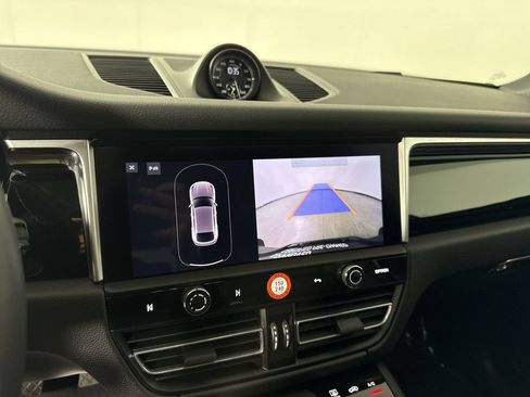 Certified 2023 Porsche Macan S AWD/4WD image 29