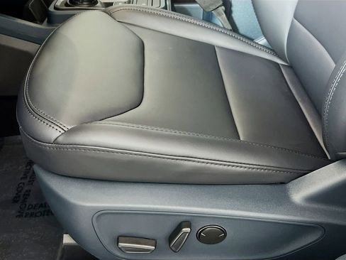 New 2026 Ford Maverick Lariat w/ Black Appearance Package image 23