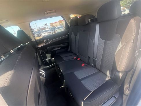 Certified 2025 Kia Sorento LX FWD image 27