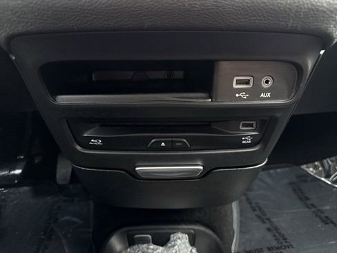 Used 2019 Chrysler Pacifica Limited w/ Advanced Safetytec Group image 23