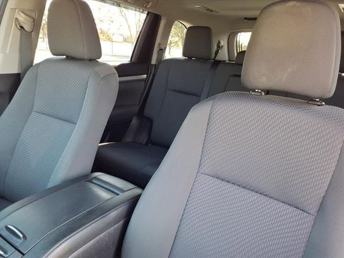 Used 2019 Toyota Highlander LE image 13