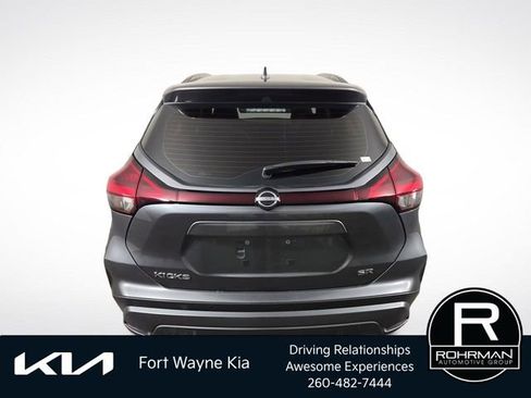 Used 2023 Nissan Kicks SR w/ SR Premium Package FWD image 9