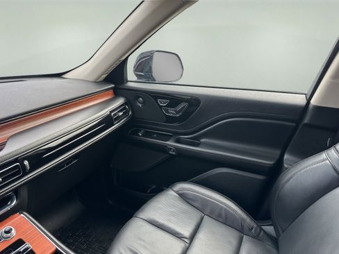 Used 2023 Lincoln Aviator Reserve w/ Equipment Group 201A image 16