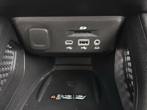 Used 2021 Chevrolet TrailBlazer RS w/ Technology Package FWD image 44