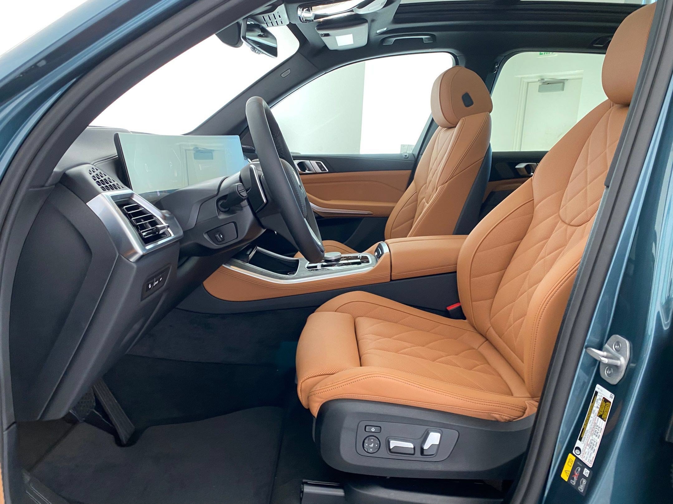 Used 2026 BMW X5 xDrive50e w/ Premium Package AWD/4WD image 4