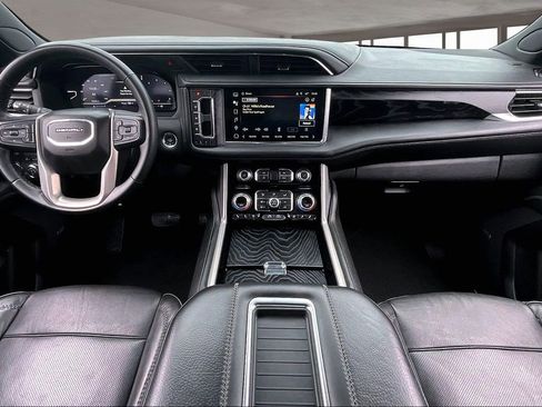 Used 2024 GMC Yukon XL Denali RWD image 7