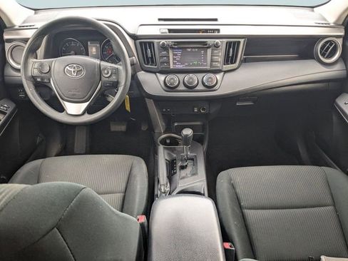 Used 2018 Toyota RAV4 LE image 13