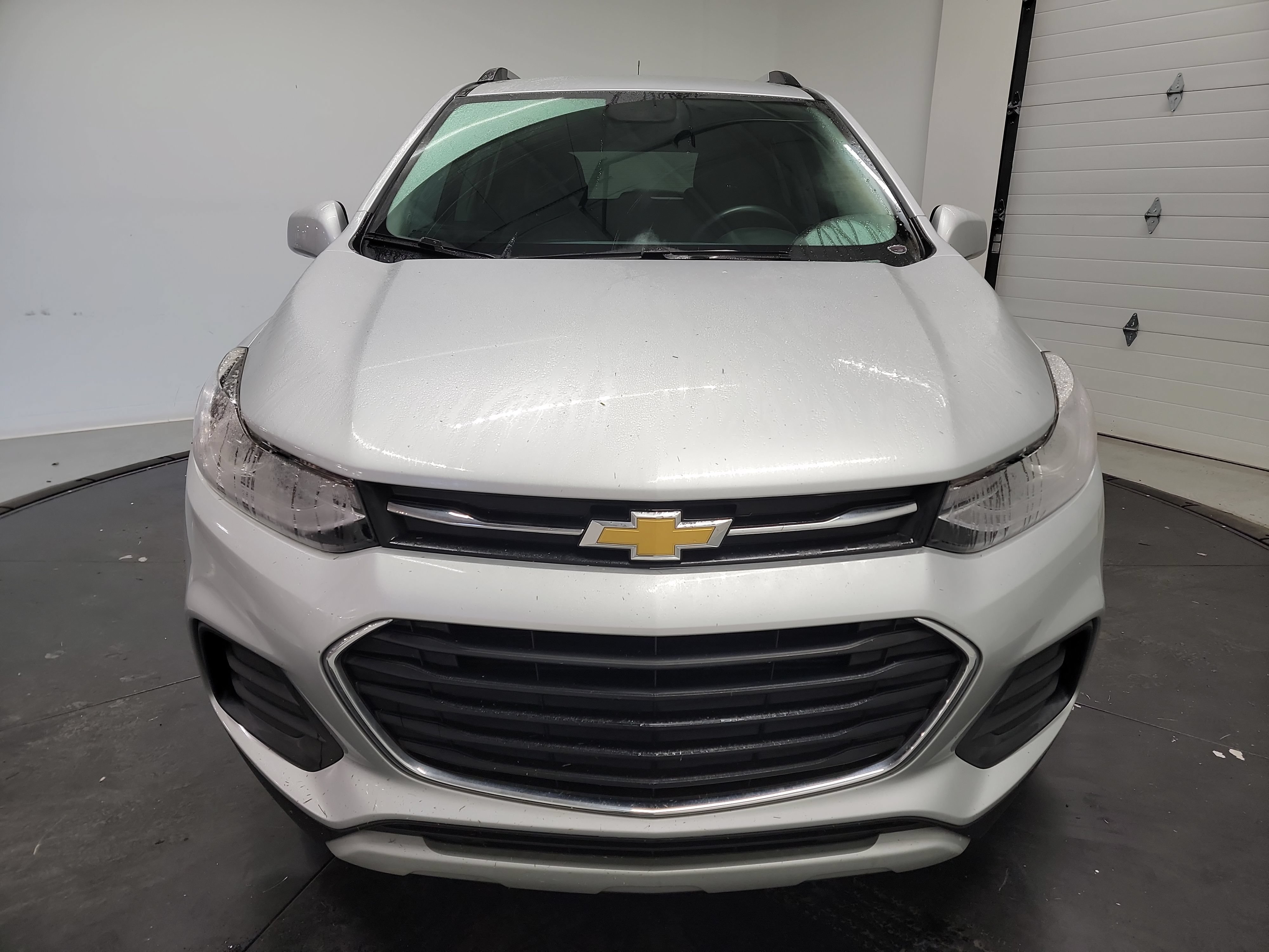 Used 2022 Chevrolet Trax LT w/ LT Convenience Package AWD/4WD image 2