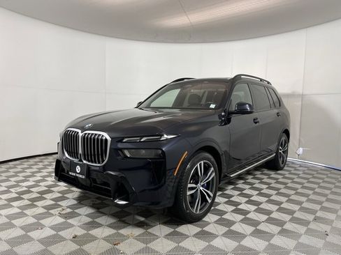 Used 2023 BMW X7 xDrive40i w/ Executive Package image 3