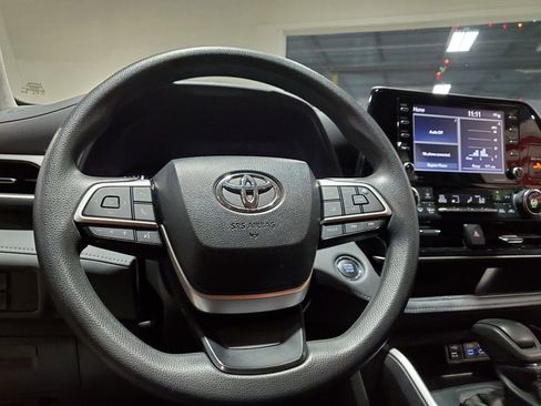 Used 2022 Toyota Highlander L image 29