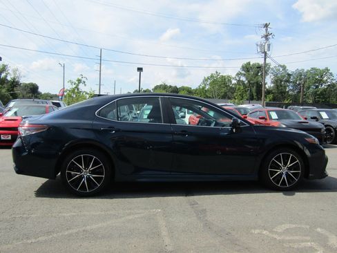 Used 2021 Toyota Camry SE FWD image 8