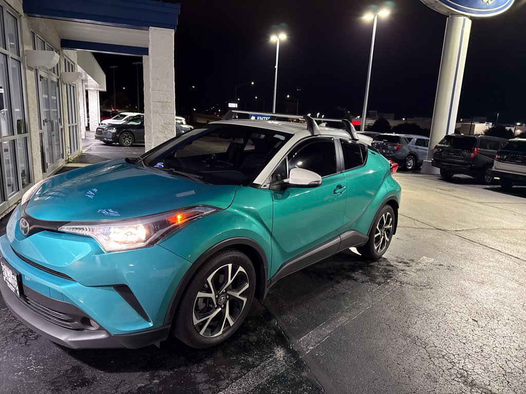 Used 2018 Toyota C-HR XLE FWD image 1