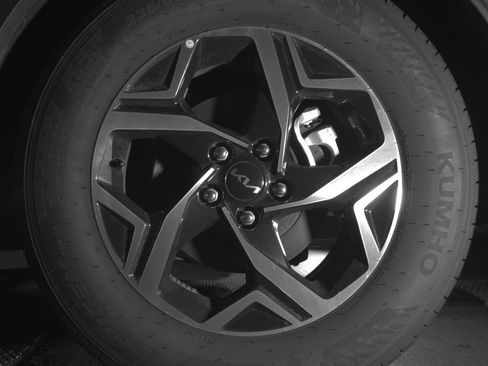 Used 2025 Kia Sportage LX image 14