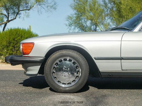 Used 1989 Mercedes-Benz 560 SL image 4