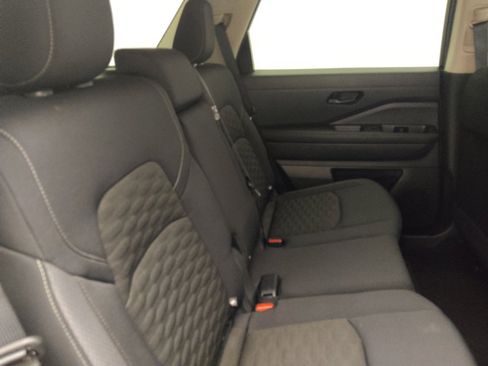 Used 2024 Nissan Pathfinder S FWD image 19