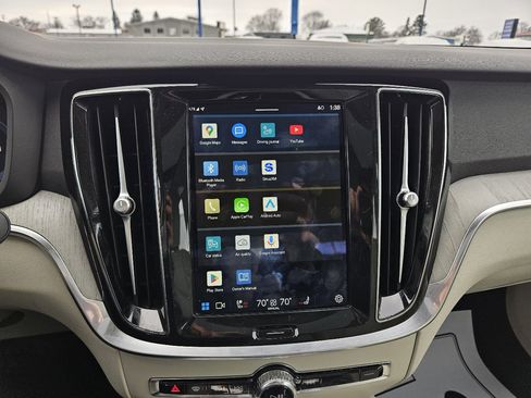 Used 2024 Volvo S60 B5 Plus image 25