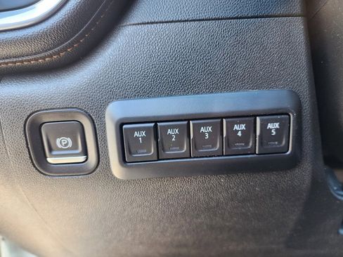 Used 2022 GMC Sierra 2500 AT4 w/ AT4 Preferred Package image 28