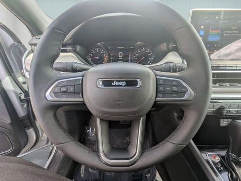 Used 2025 Jeep Compass Limited AWD/4WD image 18