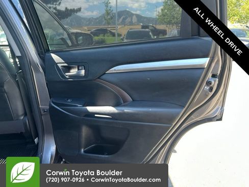Used 2017 Toyota Highlander XLE w/ Carpet Mat Package AWD/4WD image 14
