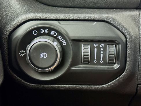 Used 2021 Jeep Wrangler Unlimited Sahara w/ Altitude image 8