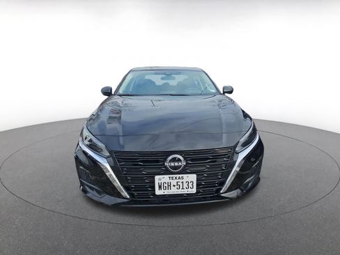 Used 2025 Nissan Altima 2.5 SV image 2