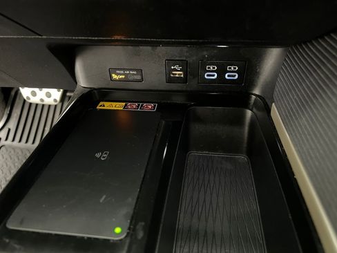 Used 2025 Toyota Camry SE image 37