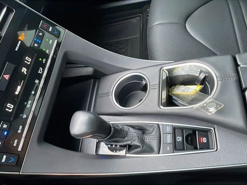 Used 2022 Toyota Avalon Touring image 28
