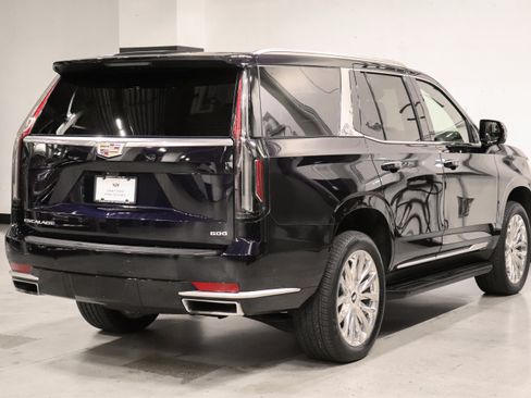 Used 2024 Cadillac Escalade Premium Luxury AWD/4WD image 5