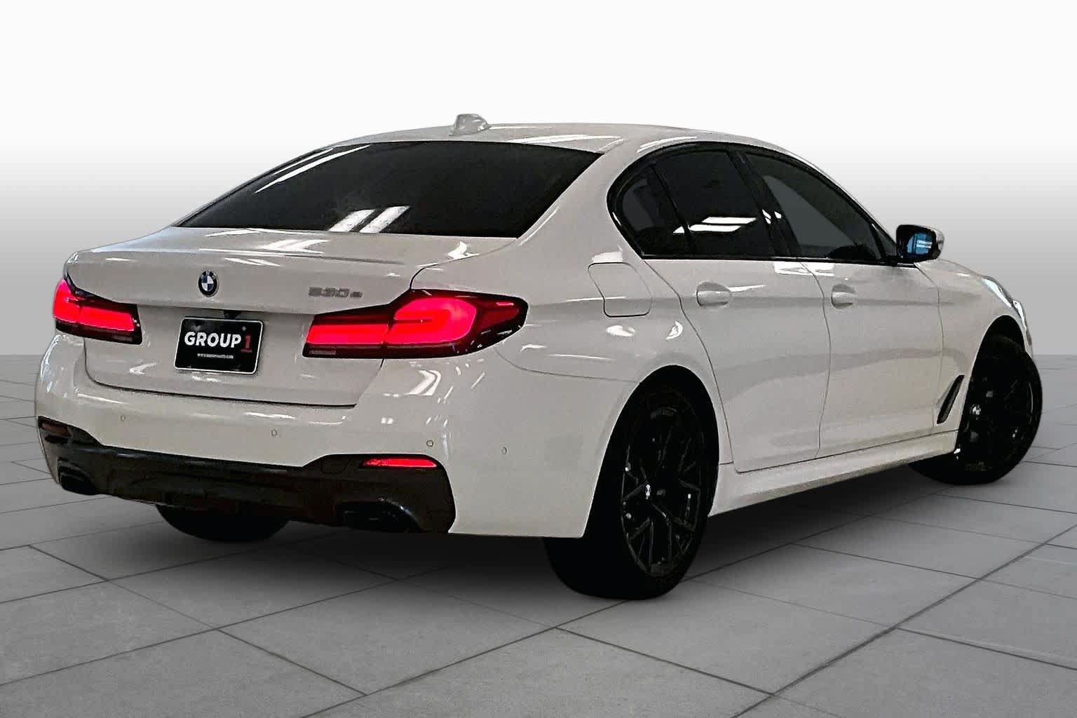 Used 2021 BMW 530e w/ M Sport Package RWD image 11