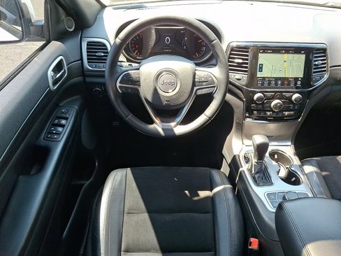Used 2022 Jeep Grand Cherokee Laredo X AWD/4WD image 4