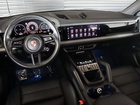 Certified 2024 Porsche Cayenne AWD/4WD image 17