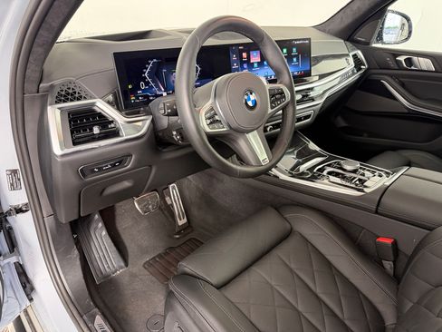 Used 2026 BMW X7 xDrive40i w/ M Sport Package AWD/4WD image 4