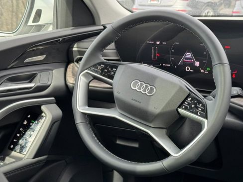Used 2025 Audi Q5 Premium Plus AWD/4WD image 9