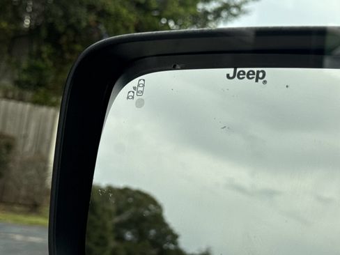 Used 2023 Jeep Renegade Latitude AWD/4WD image 14