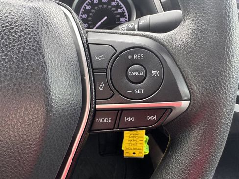 Used 2022 Toyota Camry LE image 15