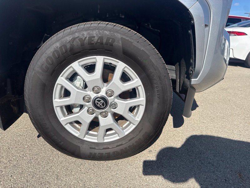 Used 2025 Toyota Tacoma SR5 AWD/4WD image 10
