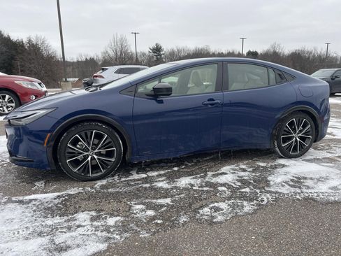 Used 2025 Toyota Prius XLE image 18