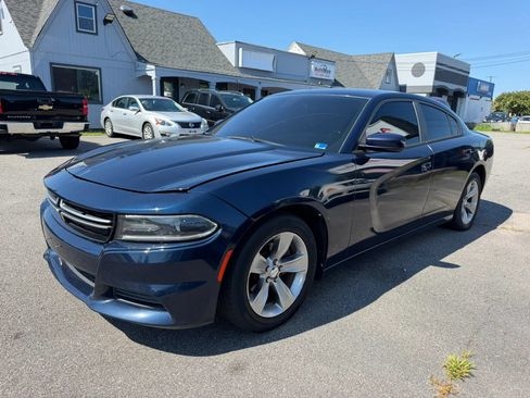 Used 2015 Dodge Charger SE w/ Sport Appearance Group RWD image 2
