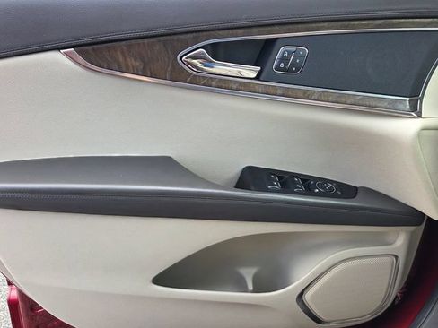 Used 2018 Lincoln MKX Reserve FWD image 26